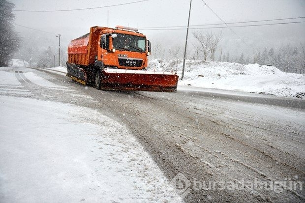 Bolu Dağı'nda kar yağışı etkili oluyor