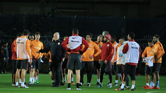 Umut Bulut antrenmana maskeyle çıktı
