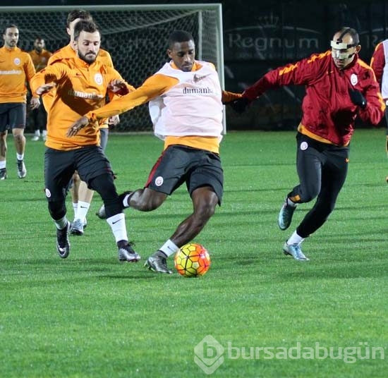 Umut Bulut antrenmana maskeyle çıktı
