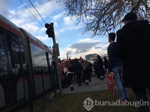 Tramvayın altında kalan bir kişi yaralandı