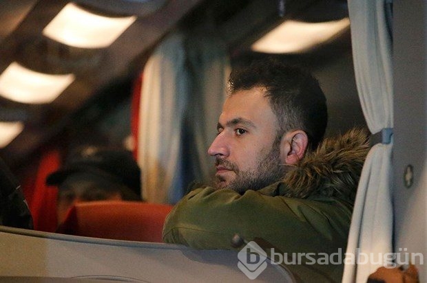 Merkel'e bir otobüs mülteci gönderdi