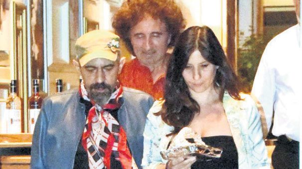 Okan Bayülgen sevgilisinden ayrıldı
