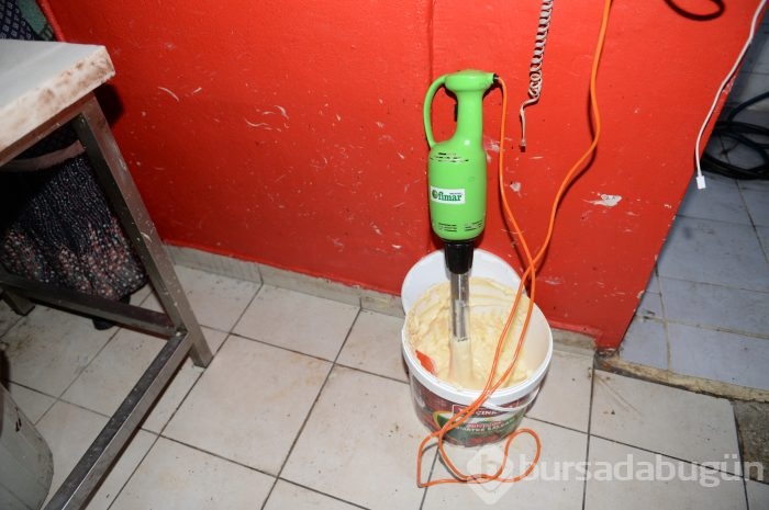Bursa'da mikrop yuvası imalathaneden görüntüler!