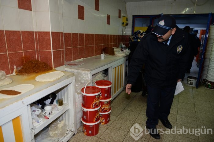 Bursa'da mikrop yuvası imalathaneden görüntüler!