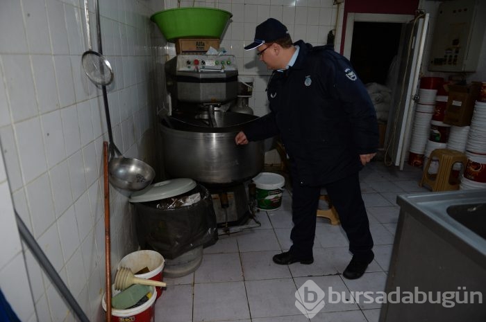 Bursa'da mikrop yuvası imalathaneden görüntüler!