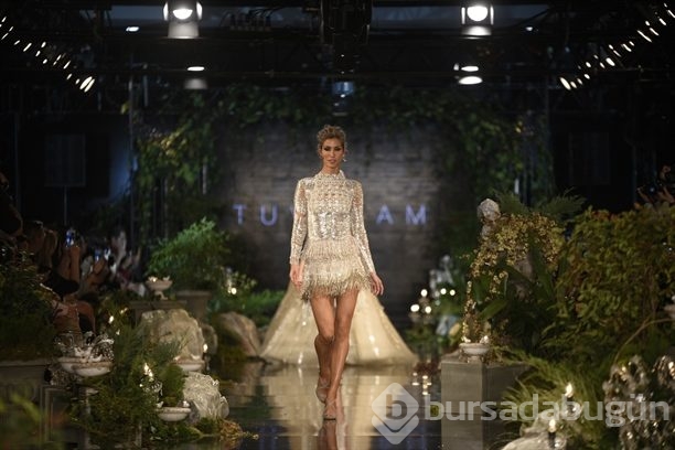Tuvana Büyükçınar defilesine Çağla Şikel damgası!