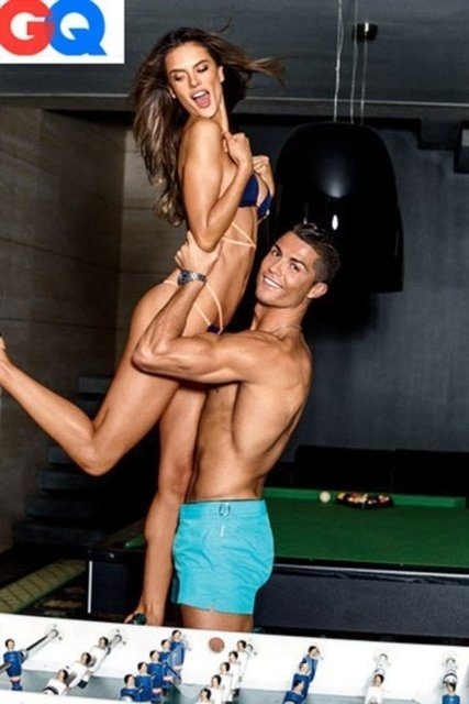 Cristiano Ronaldo ve Alessandra Ambrosio aynı karede