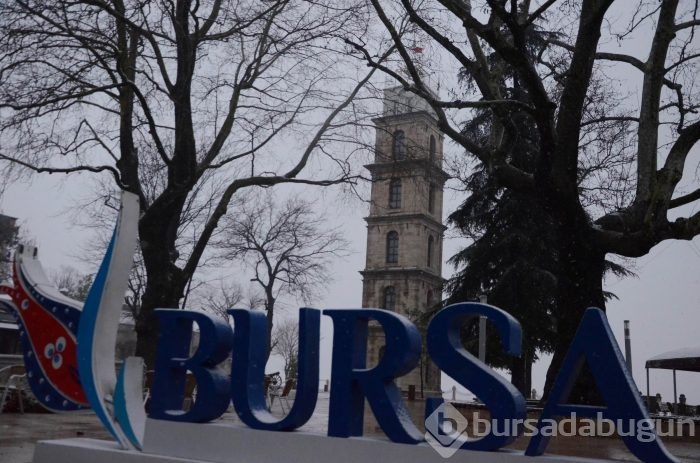 Bursa'da beklenen kar kendini gösterdi
