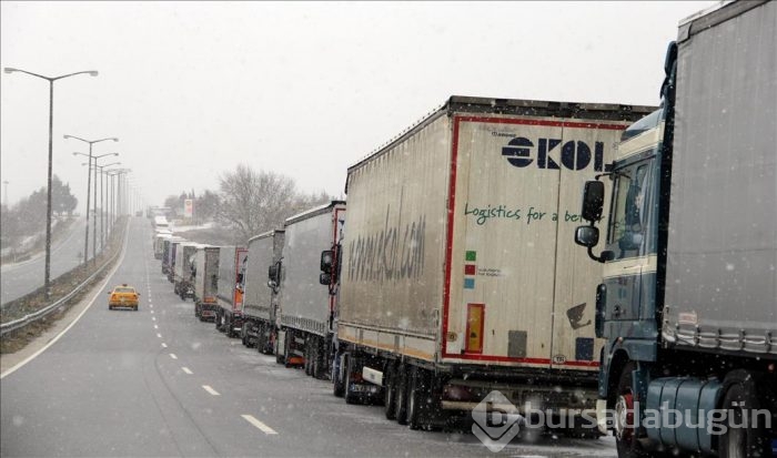 Kapıkule'de 9 kilometrelik tır kuyruğu oluştu