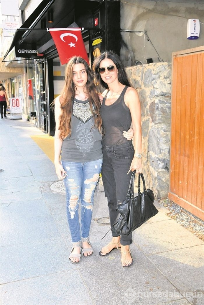 Annesi mi ablası mı belli değil