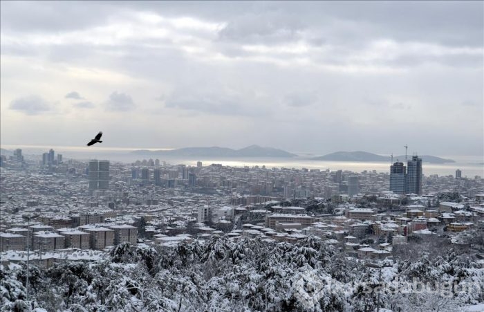 Çamlıca Tepesi'nden kar manzarası