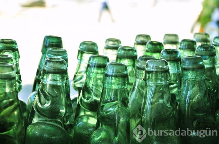 Maden suyunu bardakta içmeyin!