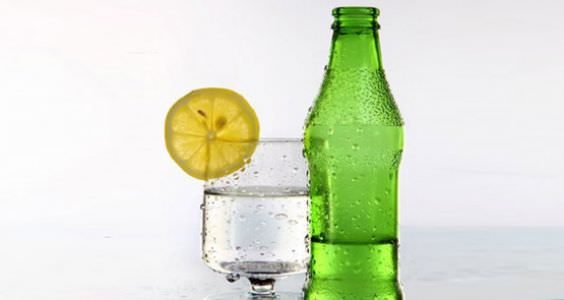 Maden suyunu bardakta içmeyin!