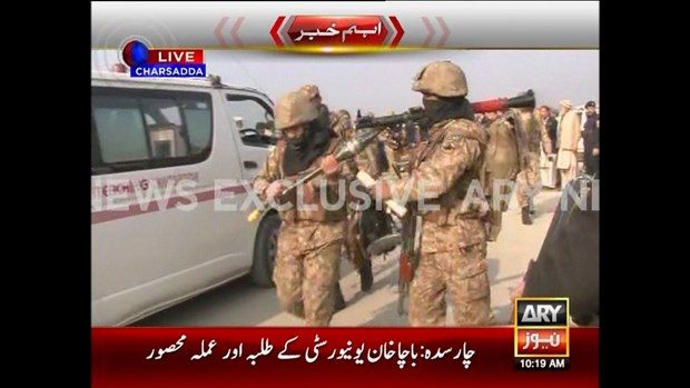 Pakistan'da üniversiteye saldırı
