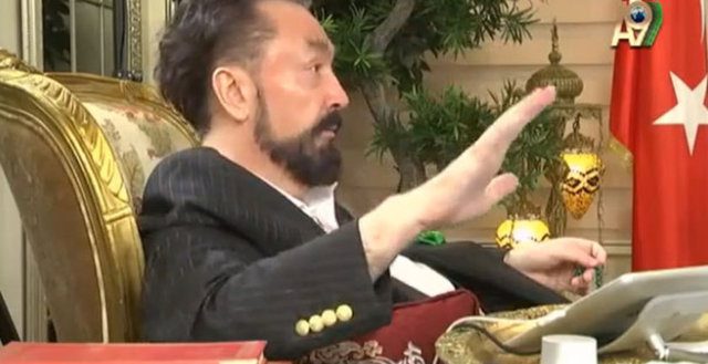 Adnan Oktar neden evlenmedi?
