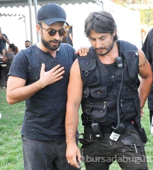 Tarkan çifte düğünle evlenecek!
