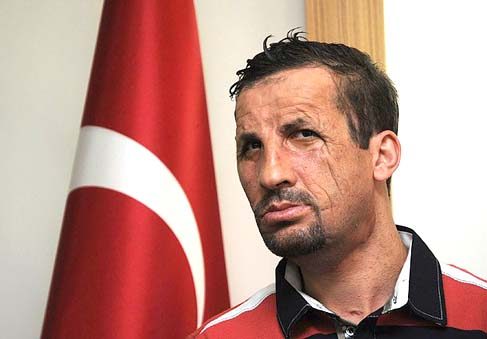 İlk yüz nakilli Uğur Acar hastaneye kaldırıldı	
