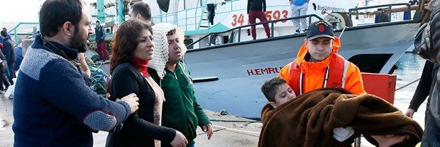 Ege'de mültecileri taşıyan bot battı: 5 ölü