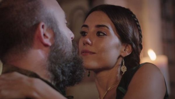 Halit Ergenç ve Cansu Dere aynı dizide buluşuyor
