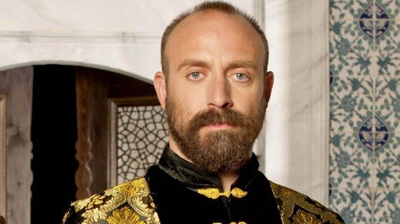 Halit Ergenç ve Cansu Dere aynı dizide buluşuyor
