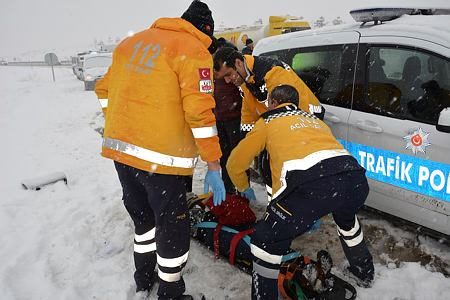 Elmadağ'da otobüs devrildi: Yaralılar var
