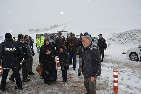 Elmadağ'da otobüs devrildi: Yaralılar var
