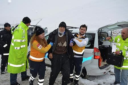 Elmadağ'da otobüs devrildi: Yaralılar var
