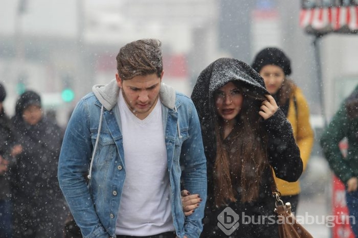 Bursa yeniden beyaza büründü