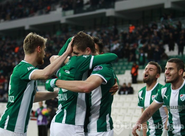 Bursaspor - Medipol Başakşehir maçından kareler