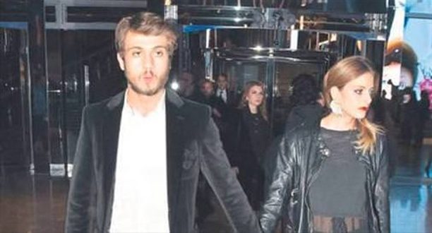 Aras Bulut İynemli, Bige Önal'ı öpücüklere boğdu!
