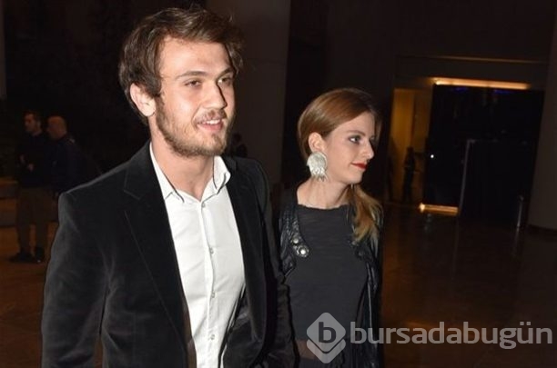 Aras Bulut İynemli, Bige Önal'ı öpücüklere boğdu!