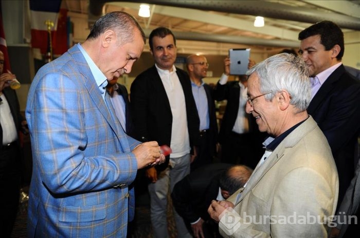 Cumhurbaşkanı Erdoğan muhtarlara sigarayı bıraktırdı