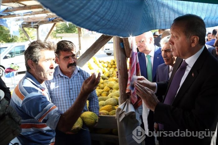 Cumhurbaşkanı Erdoğan muhtarlara sigarayı bıraktırdı