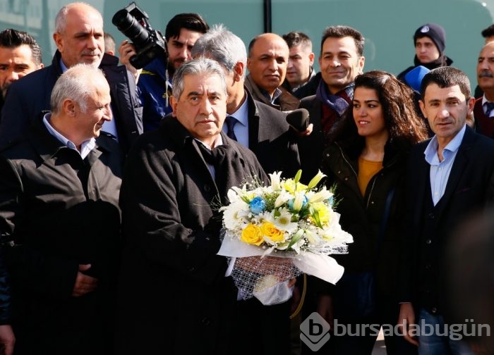 Fenerbahçe Diyarbakır'da çiçeklerle karşılandı