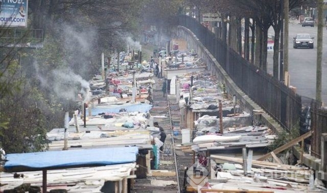 Paris'te kendilerine köy yaptılar