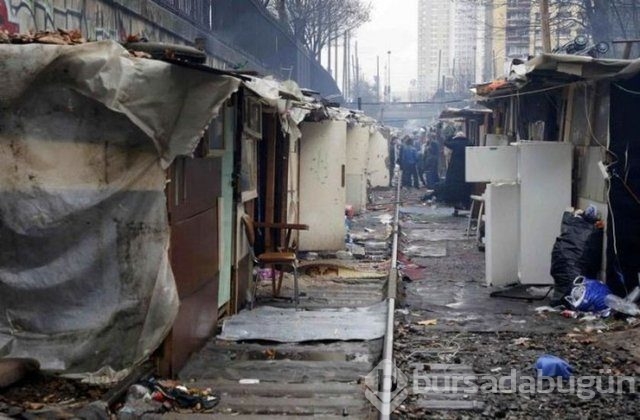 Paris'te kendilerine köy yaptılar