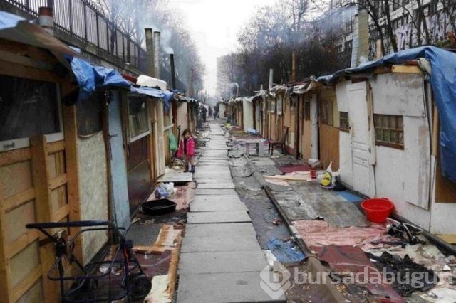 Paris'te kendilerine köy yaptılar