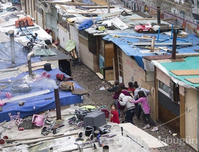 Paris'te kendilerine köy yaptılar
