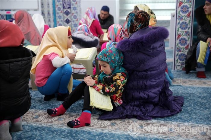 Ahıskalı çocuklar Kur'an-ı Kerim öğreniyor