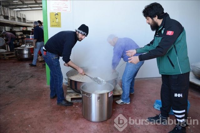 Türkiye'nin yardım eli Suriye'ye uzandı