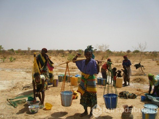 Afrika'da su kuyusundan abdest sevinci 