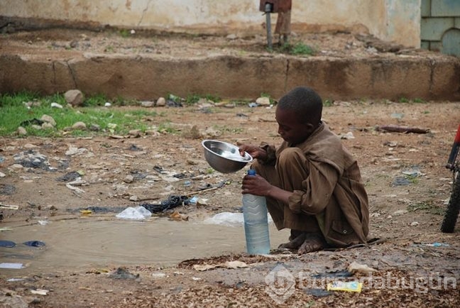 Afrika'da su kuyusundan abdest sevinci 