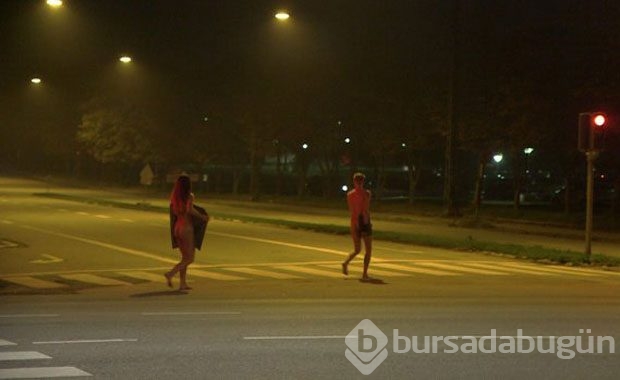 Bu evin içindeki herkes çırılçıplak
