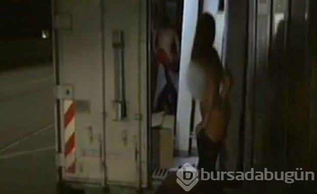 Bu evin içindeki herkes çırılçıplak
