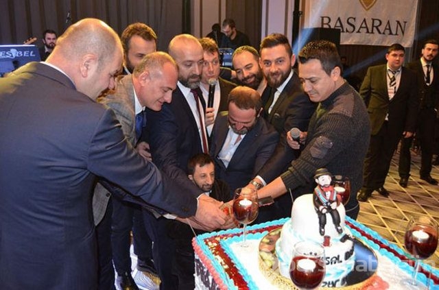 'Köksal Baba' 41. yaşını kutladı	