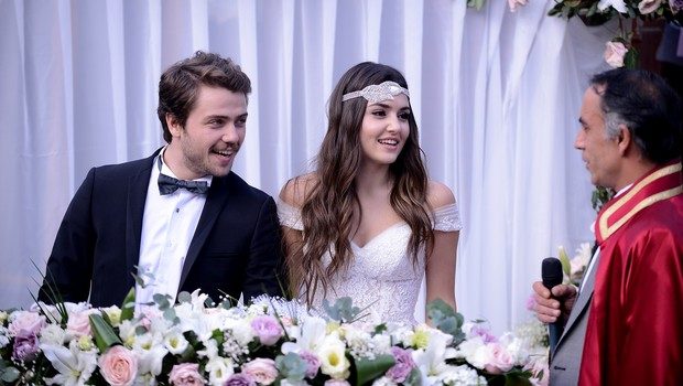'Güneşin Kızları'nda Selin ile Ali nik&acirc;h masasına oturuyor
