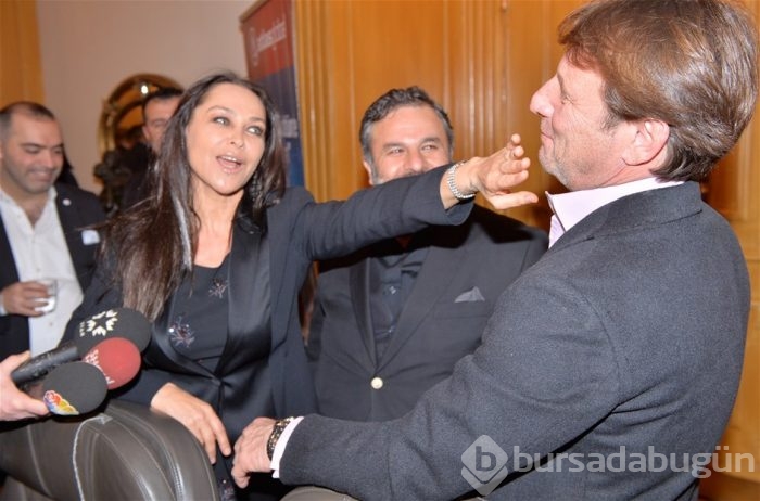 Liseli aşıklar gibi!	
