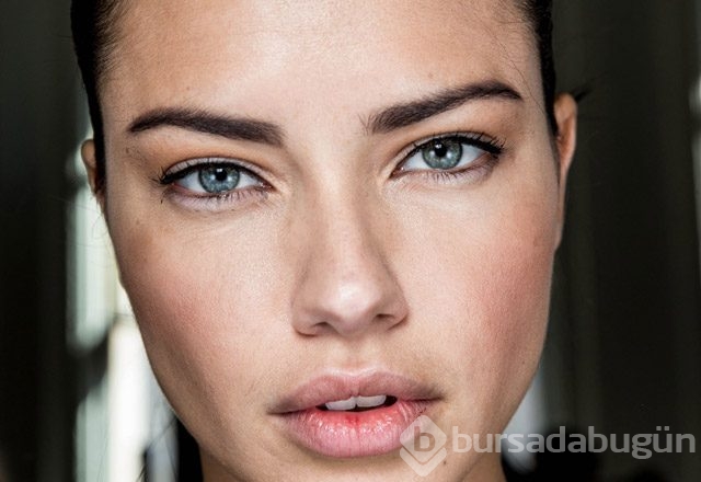 Adriana Lima'nın yüzü artık gülmüyor	