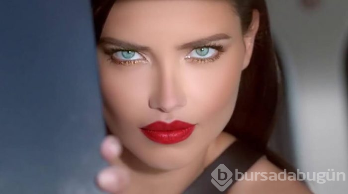 Adriana Lima'nın yüzü artık gülmüyor	