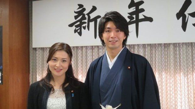 Japonya'da iç çamaşırı mankeniyle yakalanan milletvekili istifa etti